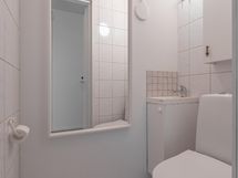 Erillinen wc yläkerrassa