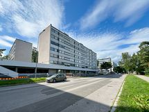 Talo taloyhtiö on rakennettu omalle tontille.