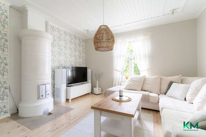 Omakotitalo, 4h, ruokailutila, k, khh, wc/kph, kph, s, wc, ullakkohuone, pukuh., 162/188 m², Pispala