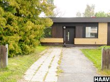 Julkisivu Lensunkalliontieltä