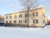 Julkisivu kadulta päin