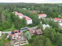 Bussilinja talon veirestä.