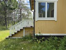Päärakennuksen kuisti