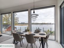 Upea maisema avautuu kodin suurista ikkunoista