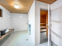 Asukkaiden käytössä on saunatilat.