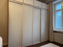 Toisen makuuhuoneen kaapisto