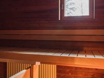 Ikkunallinen, oma sauna.