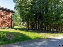 Asunnolle on kaksi autopaikka