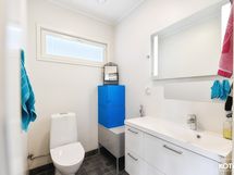 alakerran erillinen wc