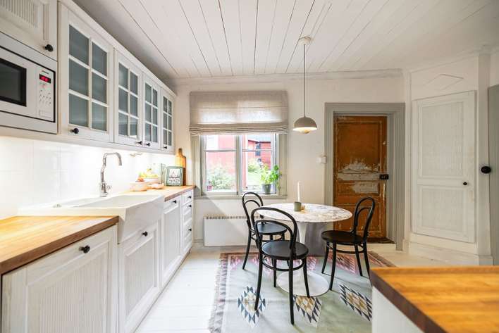 Rivitalo, Rivitalon pääty jossa 6 huonetta, keittiö, 2 kph/wc, khh, eteinen, 123/175 m², Vanha Porvoo - Näkymä 3