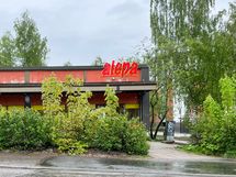 Lähimpään päivittäistavarakauppaan on vain muutaman minuutin kävelymatka
