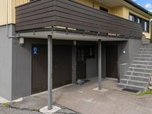 Etupihalta portaat pääsisäänkäynnille