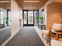 Asukkaiden käytössä on Lainaa ja vaihda -tavaranvaihtopiste sisääntuloaulan yhteydessä.