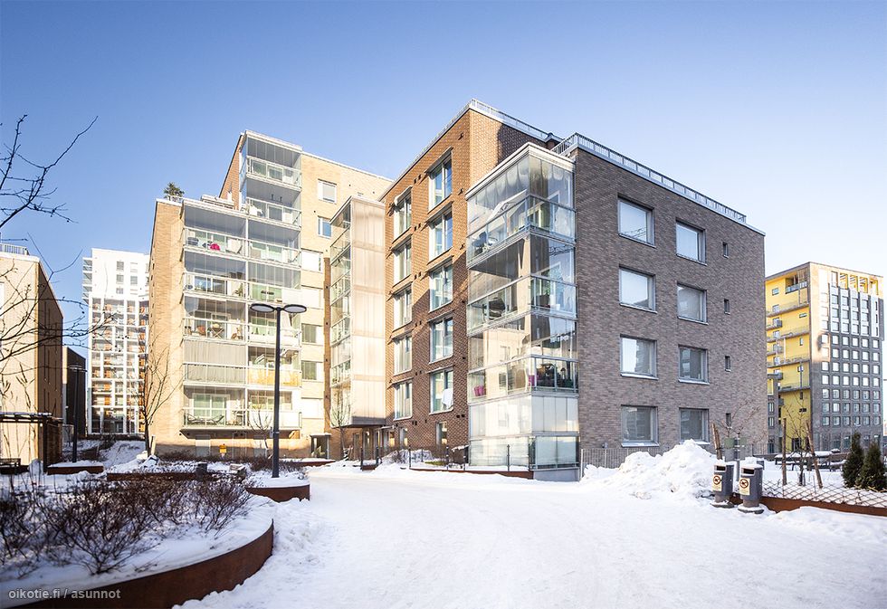 Julkisivu sisäpihan puolelta