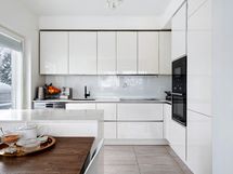 Keittiössä kaikki on käden ulottuvilla ja ruuanlaitto helppoa.