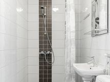 Asunnon 1 kylpyhuone