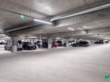 Yhtiön edullinen autohalli vuokrapaikkoineen