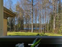 Näkymä olohuoneen ikkunasta.