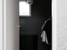 Vaatehuone master bedroomin yhteydessä