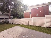 Kesäkuva asunnon pihalta