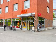 Alepa Mellunmäki 5min kävelyn päässä.