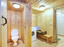 Alakerran Wc, kodinhoito/pukuhuonetila