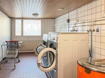 Taloyhtiön pesutupa. Myös sauna löytyy.