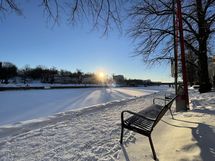 Aurajoen ranta vain lyhyen matkan päässä tarjoaa uniikkia tunnelmaa.