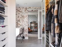 Walk-in-closet ja pukeutumistila