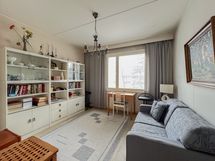 Makuuhuoneet ovat tilavia.