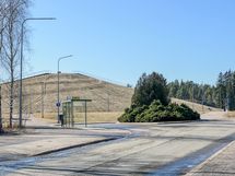 Bussipysäkit kulman takana, ja vieressä myös upeat ulkoilumahdollisuudet.