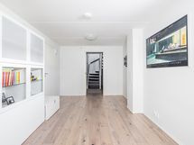 alakerran työ/vierashuone