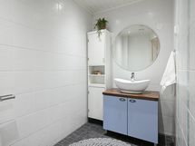 Alakerran erillinen wc