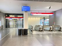 Ostoskeskus Niitty ja metroasema sijaitsevat alle 500 m päässä.