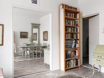 Molemmista huoneista kulku eteiseen.