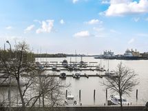 Maisema olohuoneen ikkunoista