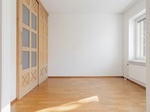 päämakuuhuoneen työhuoneosuus