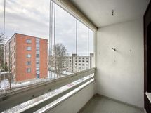 Lasitettu parveke sisäpihalle