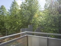 Länsisuuntainen parveke