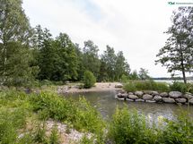 Meri kivenheiton päässä
