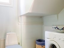 Pesukoneliitäntä on alakerran erillisessä wc:ssä