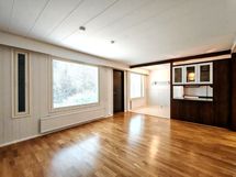 Olohuoneesta käynti takaterassille