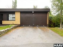 C-asunnon kanssa yhteinen autotalli