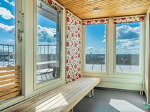 taloyhtiön saunan pukuhuone