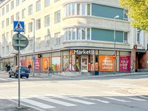 Satamakadun K-market on tien toisella puolella.