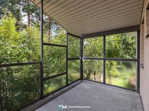 Yläkerran iso parveke