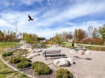 Asunto sijaitsee aivan Nikkilän upean keskuspuiston ja kukkivan puiston vierellä.