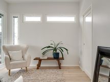 Makuuhuoneiden välissä vaatehuone