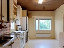 Keittiössä tilaa ruokailuryhmälle