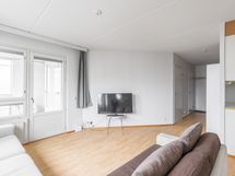 Tilava olohuone tarjoaa monia mahdollisuuksia kalustamiseen.